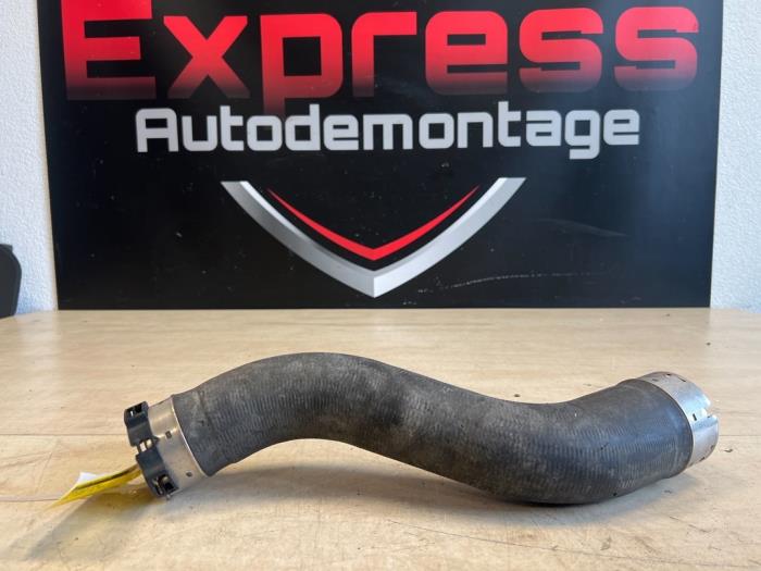 Usagé Tuyau intercooler BMW 1 serie (F40) 116d 1.5 12V TwinPower Prix € 25,00 Règlement à la marge proposé par Express Autodemontage