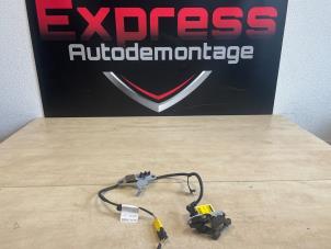 Used Ride height controller, front right Peugeot 5008 II (M4/MC/MJ/MR) 2.0 BlueHDi 180 16V Price € 36,30 Inclusive VAT offered by Express Autodemontage