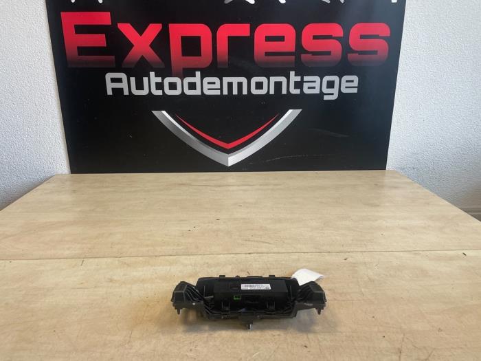 Używane Modul Bluetooth Peugeot 5008 II (M4/MC/MJ/MR) 2.0 BlueHDi 180 16V Cena € 45,98 Z VAT oferowane przez Express Autodemontage