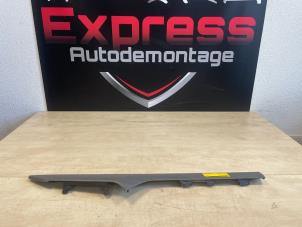 Used Dashboard decoration strip Peugeot 5008 II (M4/MC/MJ/MR) 2.0 BlueHDi 180 16V Price € 302,50 Inclusive VAT offered by Express Autodemontage