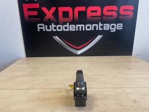 Used Automatic gear selector Peugeot 5008 II (M4/MC/MJ/MR) 2.0 BlueHDi 180 16V Price € 149,00 Margin scheme offered by Express Autodemontage