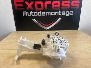 Used Heater housing Peugeot 5008 II (M4/MC/MJ/MR) 2.0 BlueHDi 180 16V Price € 30,00 Margin scheme offered by Express Autodemontage