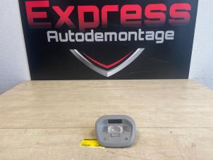 Begagnade Innerbelysning, fram Opel Karl 1.0 12V Pris € 15,00 Marginaltabell erbjuds av Express Autodemontage