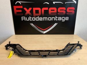 Used Bumper grille Peugeot 208 II (UB/UH/UP) 1.2 Vti 12V PureTech 100 Price € 80,00 Margin scheme offered by Express Autodemontage