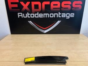 Begagnade Dörrstripe Volkswagen Golf VII (AUA) 1.6 TDI 16V Pris € 10,00 Marginaltabell erbjuds av Express Autodemontage