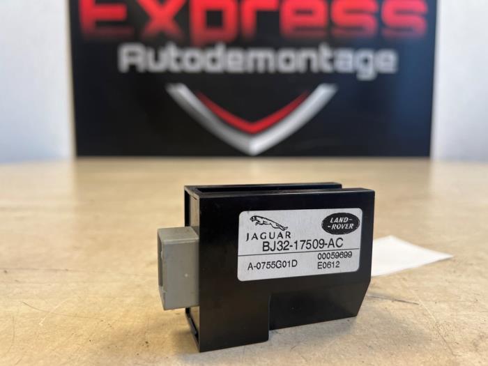 Używane Modul wycieraczek Landrover Range Rover Evoque (LVJ/LVS) 2.2 TD4 16V 5-drs. Cena € 15,00 Procedura marży oferowane przez Express Autodemontage