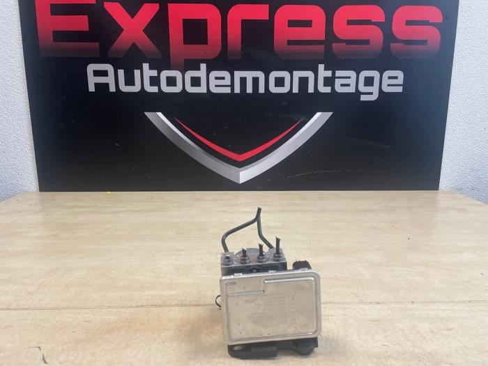 Begagnade ABS-pump Volkswagen Golf VII (AUA) 2.0 TDI 150 16V Pris € 145,20 Inklusive moms erbjuds av Express Autodemontage