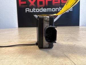 Radarsensor från en Mercedes-Benz C (W205) C-200 2.0 CGI 16V 2020