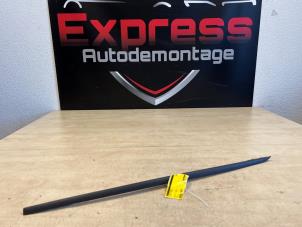 Begagnade Dörrstripe Volkswagen Golf VII (AUA) 1.4 TSI BlueMotion Technology 125 16V Pris € 40,00 Marginaltabell erbjuds av Express Autodemontage