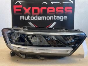 Used Headlight, right Volkswagen T-Roc 1.0 TSI 12V BlueMotion Price € 605,00 Inclusive VAT offered by Express Autodemontage