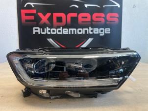 Used Headlight, right Volkswagen T-Roc 1.0 TSI 12V BlueMotion Price € 689,70 Inclusive VAT offered by Express Autodemontage