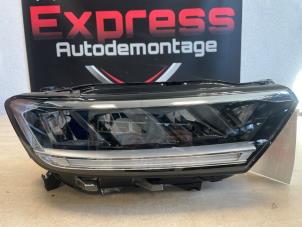 Used Headlight, right Volkswagen T-Roc 1.0 TSI 12V BlueMotion Price € 605,00 Inclusive VAT offered by Express Autodemontage