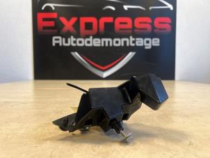 Used Front bumper bracket, right Ford Focus 4 Wagon 1.0 Ti-VCT EcoBoost 12V 125 Price € 30,00 Margin scheme offered by Express Autodemontage