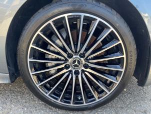Gebrauchte Felgen Set + Reifen Mercedes C (W206) C-200 1.5 EQ Boost 4-Matic Preis € 3.630,00 Mit Mehrwertsteuer angeboten von Express Autodemontage