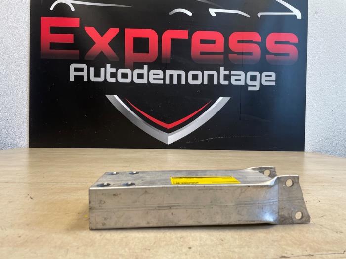 Begagnade Framdelsstöd Mercedes E (W213) E-180 1.6 Turbo 16V Pris € 40,00 Marginaltabell erbjuds av Express Autodemontage