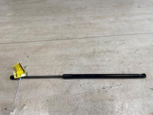 Used Rear gas strut, right BMW 1 serie (F40) 118i 1.5 TwinPower 12V Price € 20,00 Margin scheme offered by Express Autodemontage