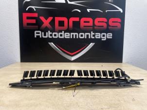 Used Rear bumper bracket central Peugeot 308 (F3/FB/FH/FM/FP) 1.2 12V PureTech 110 Price € 36,30 Inclusive VAT offered by Express Autodemontage