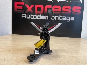Used Clutch pedal Peugeot 208 II (UB/UH/UP) 1.2 Vti 12V PureTech 75 Price € 35,01 Inclusive VAT offered by Express Autodemontage