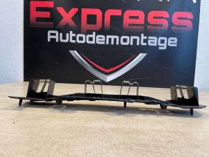 Used Rear bumper bracket central Peugeot 208 II (UB/UH/UP) 1.2 Vti 12V PureTech 75 Price € 32,67 Inclusive VAT offered by Express Autodemontage