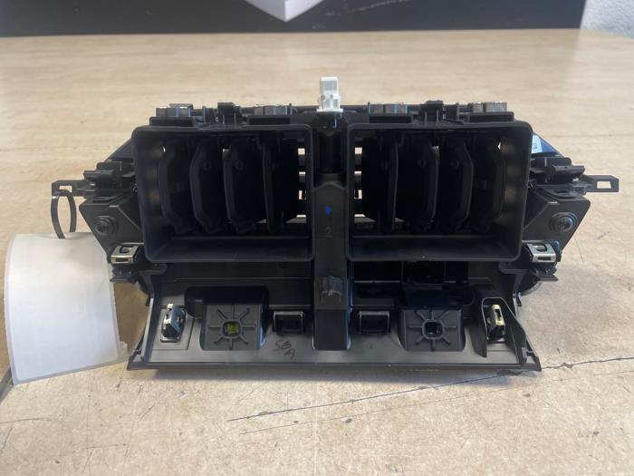 Air conditioning control panel from a Peugeot 208 II (UB/UH/UP) 1.2 Vti 12V PureTech 75 2022