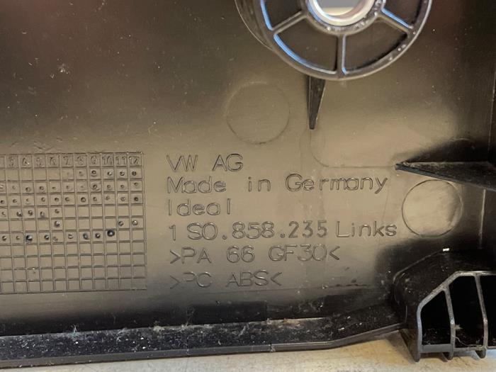 Tapizado de maletero de un Volkswagen Up! (121) 1.0 12V 60 2017