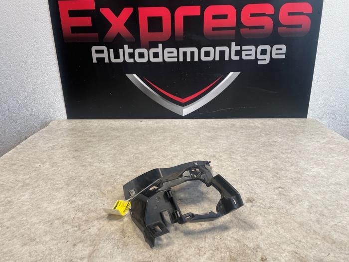 Fog light bracket