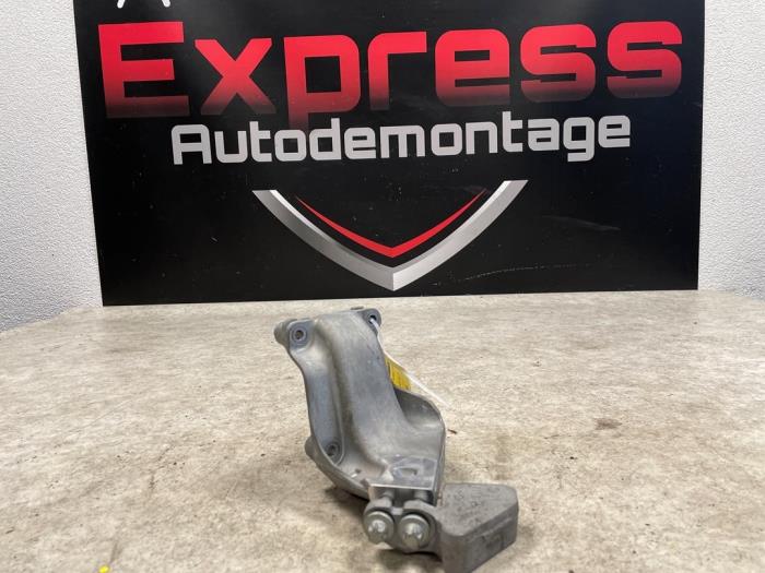 Used Engine mount Mercedes C (W206) C-200 1.5 EQ Boost 4-Matic Price € 78,65 Inclusive VAT offered by Express Autodemontage