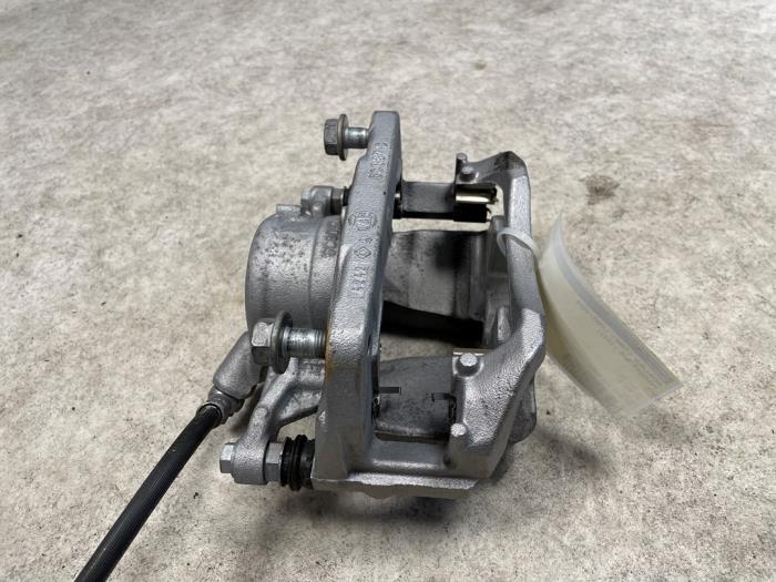 Front brake calliper, left from a Peugeot 308 (F3/FB/FH/FM/FP) 1.2 12V PureTech 110 2022