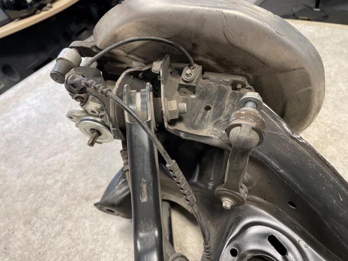 Rear suspension system, left from a BMW 1 serie (F40) 116d 1.5 12V TwinPower 2019