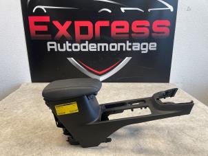 Used Armrest Ford Focus 4 Wagon 1.0 Ti-VCT EcoBoost 12V 125 Price on request offered by Express Autodemontage