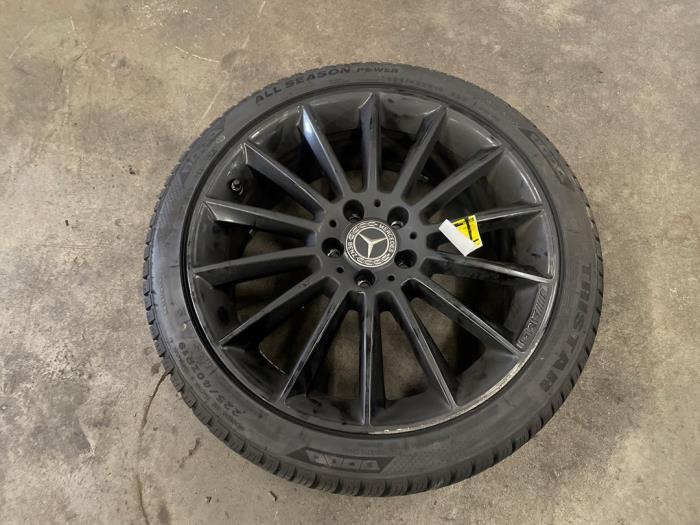 Felge + Reifen van een Mercedes-Benz A Limousine (177.1) 1.5 A-180d 2019