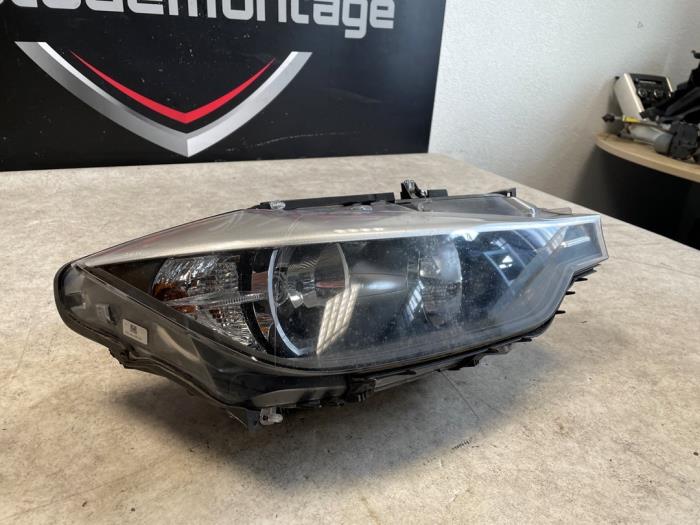Headlight, left from a BMW 3 serie Touring (F31) 318d 2.0 16V 2014
