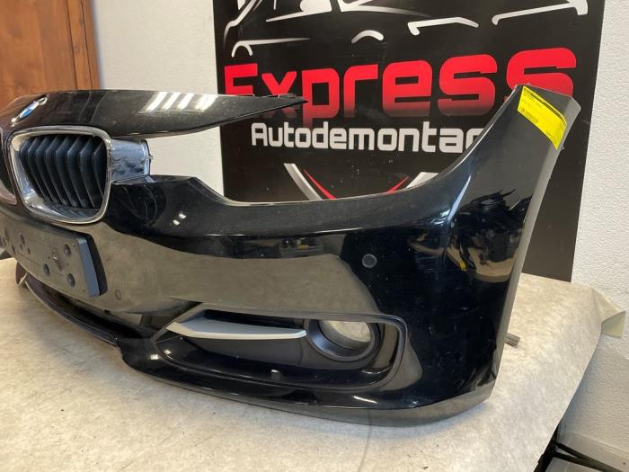 Front bumper from a BMW 3 serie Touring (F31) 318d 2.0 16V 2014