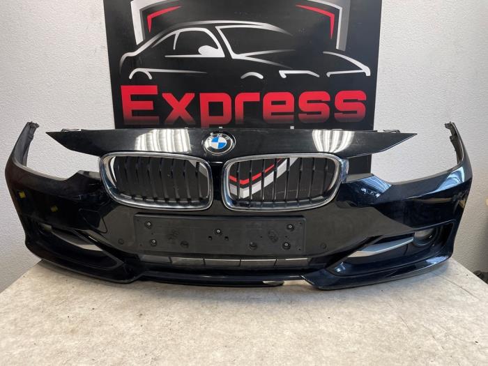 Front bumper from a BMW 3 serie Touring (F31) 318d 2.0 16V 2014
