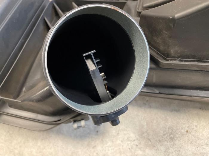Cuerpo de filtro de aire de un BMW 3 serie Touring (F31) 318d 2.0 16V 2014