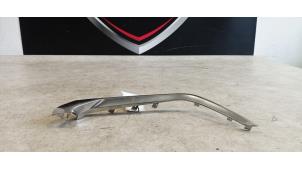 Used Dashboard decoration strip Peugeot 5008 II (M4/MC/MJ/MR) Price on request offered by Express Autodemontage