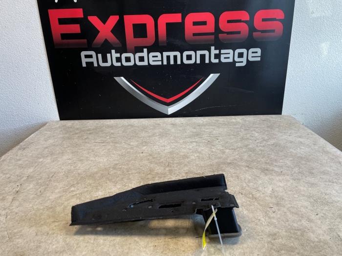 Begagnade Lufttratt Peugeot 5008 II (M4/MC/MJ/MR) Pris € 40,00 Inklusive moms erbjuds av Express Autodemontage