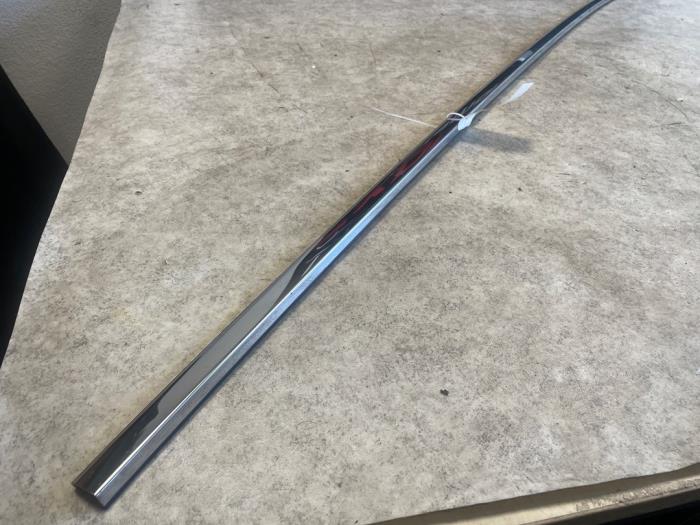 Roof strip, right from a Peugeot 5008 II (M4/MC/MJ/MR)  2022