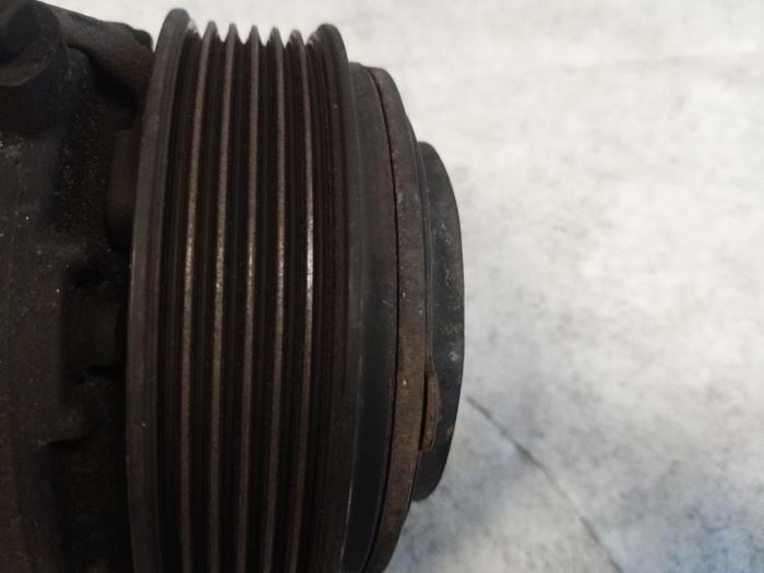 Air conditioning pump from a Volkswagen Up! (121) 1.0 12V 60 2014