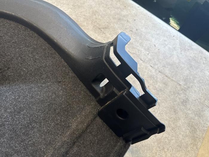 Boot lining right from a Volkswagen Polo VI (AW1) 1.0 TGI 12V 2018