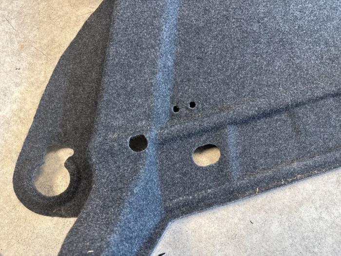 Boot lining right from a Volkswagen Polo VI (AW1) 1.0 TGI 12V 2018