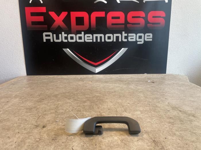 Begagnade Handtag Mercedes A (W176) 1.8 A-200 CDI 16V Pris € 9,00 Marginaltabell erbjuds av Express Autodemontage