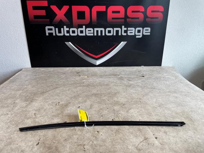 Begagnade Dekorstripe Seat Leon Sportstourer (KLF) 1.5 TSI 16V Pris på förfrågan erbjuds av Express Autodemontage