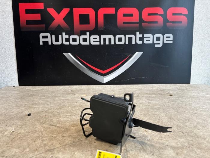 Usagé Bloc ABS Mercedes A (177.0) 1.5 A-180d Prix € 195,00 Règlement à la marge proposé par Express Autodemontage