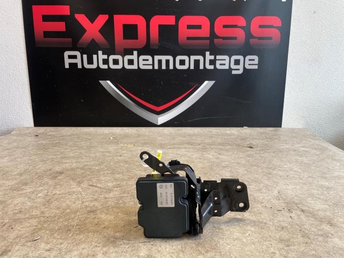 Usagé Pompe ABS Volkswagen Polo VI (AW1) 1.0 TGI 12V Prix € 45,00 Règlement à la marge proposé par Express Autodemontage