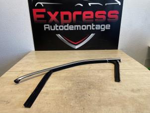 Usados Goma de puerta de 4 puertas izquierda delante Mercedes C (W206) C-200 1.5 EQ Boost 4-Matic Precio € 151,25 IVA incluido ofrecido por Express Autodemontage