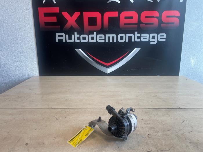 Begagnade Vattenpump Mercedes C Estate (S206) C-200 1.5 EQ Boost Pris € 200,00 Marginaltabell erbjuds av Express Autodemontage