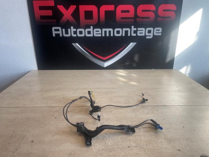 Begagnade ABS-sensor Mercedes C Estate (S206) C-200 1.5 EQ Boost Pris på förfrågan erbjuds av Express Autodemontage