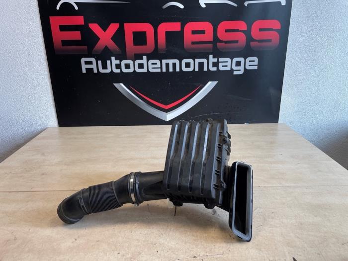 Begagnade Luftfilterhus Skoda Octavia Combi (NXAC) 1.0 TSI 12V Pris € 80,00 Marginaltabell erbjuds av Express Autodemontage