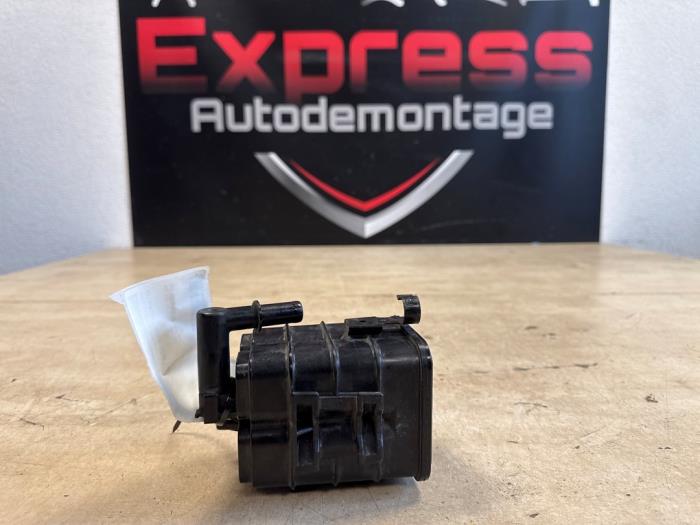 Używane Filtr weglowy Mitsubishi Space Star (A0) 1.0 12V Cena € 35,00 Procedura marży oferowane przez Express Autodemontage